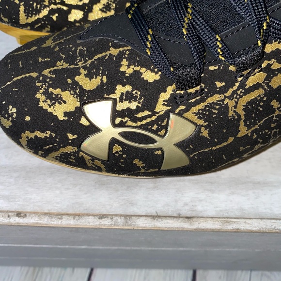 UNDER ARMOUR SPOTLIGHT LUX SUEDE 2.0 CLEATS MENS - Picture 8 of 10